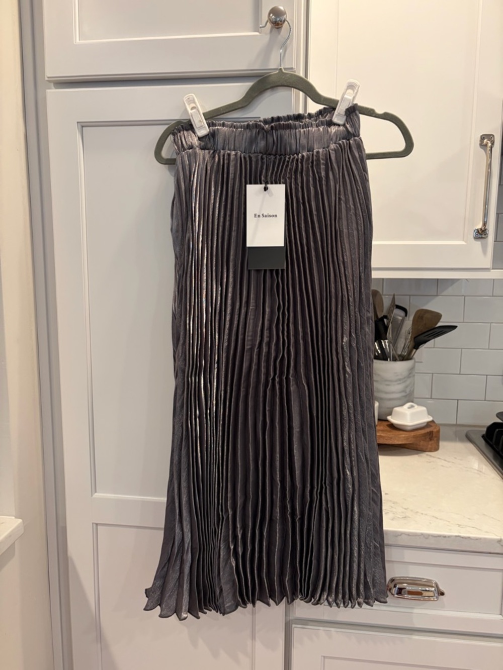 En Saison Women's Pleated Midi Skirt in Metallic Charcoal Gray